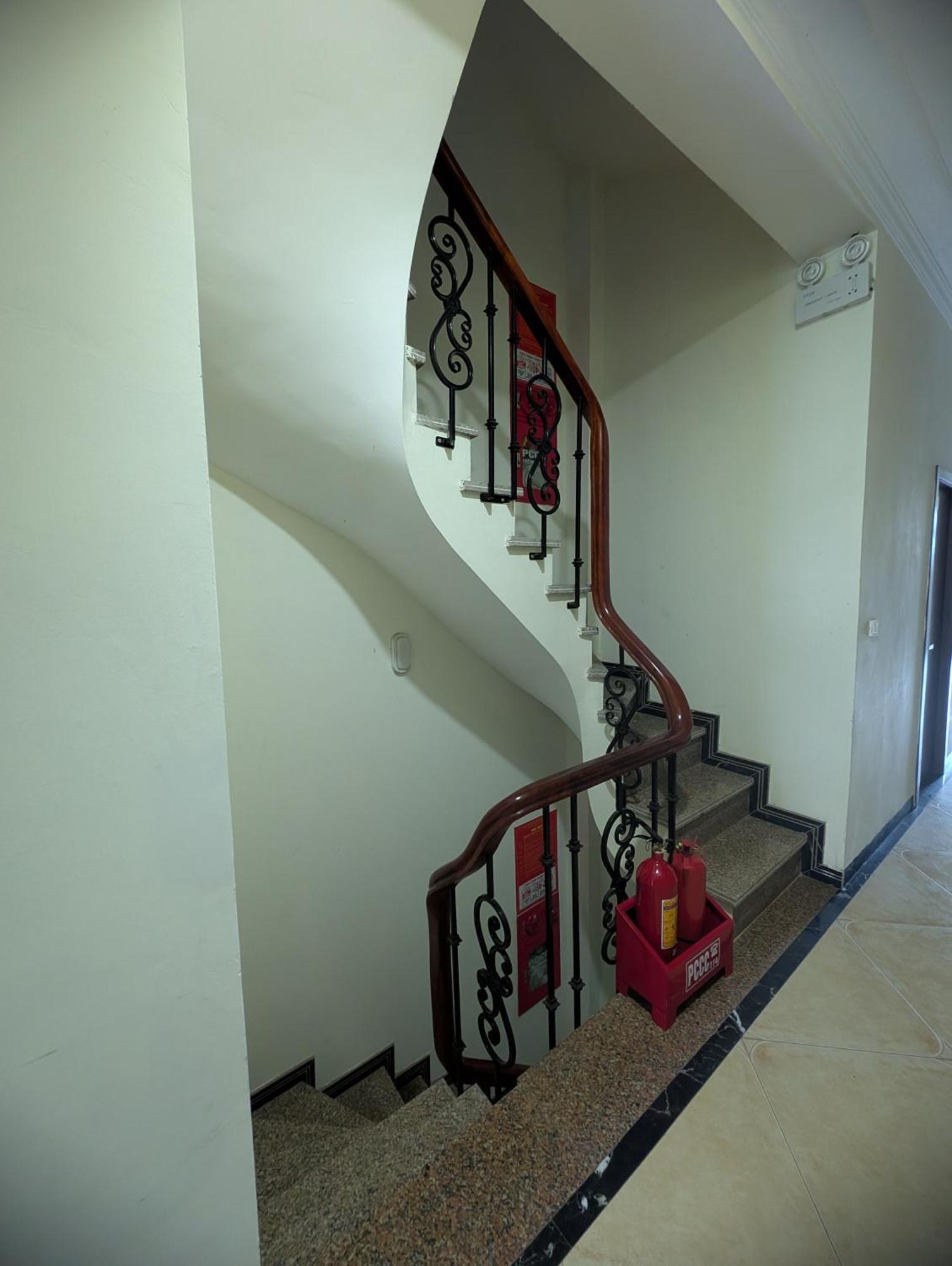 Era Apartment 158 Nguyen Khanh Toan Ханой Экстерьер фото